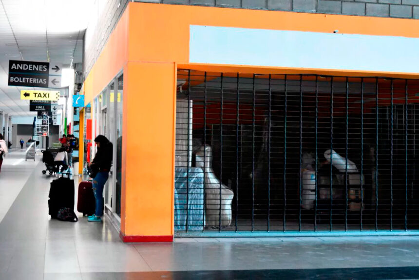 Terminal: locales cerrados y el número de micros más bajo de la última década