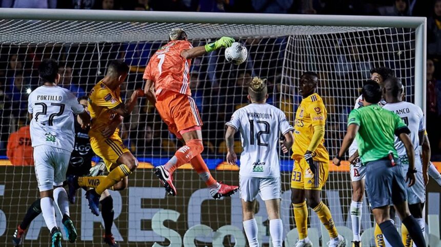 ¡Milagroso y agónico! El gol de Nahuel Guzmán que clasificó a Tigres en tiempo de descuento