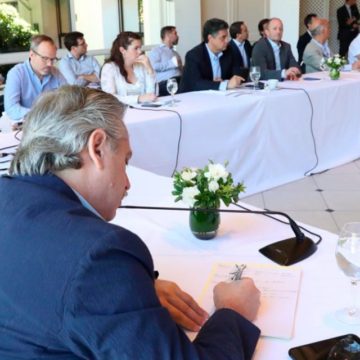 El Gobierno oficializó el decreto para que los intendentes puedan controlar los precios en comercios