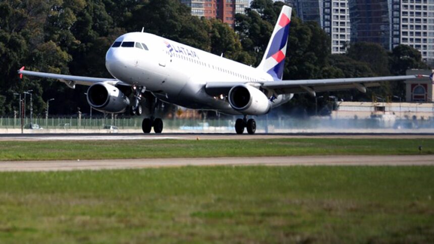 582ede1ea3334_1004x565 Latam Airlines suspendió de forma temporal los contratos de trabajo en Colombia