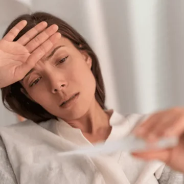 ¿Pacientes con Covid-19 deben esperar a recuperarse antes de recibir la vacuna?