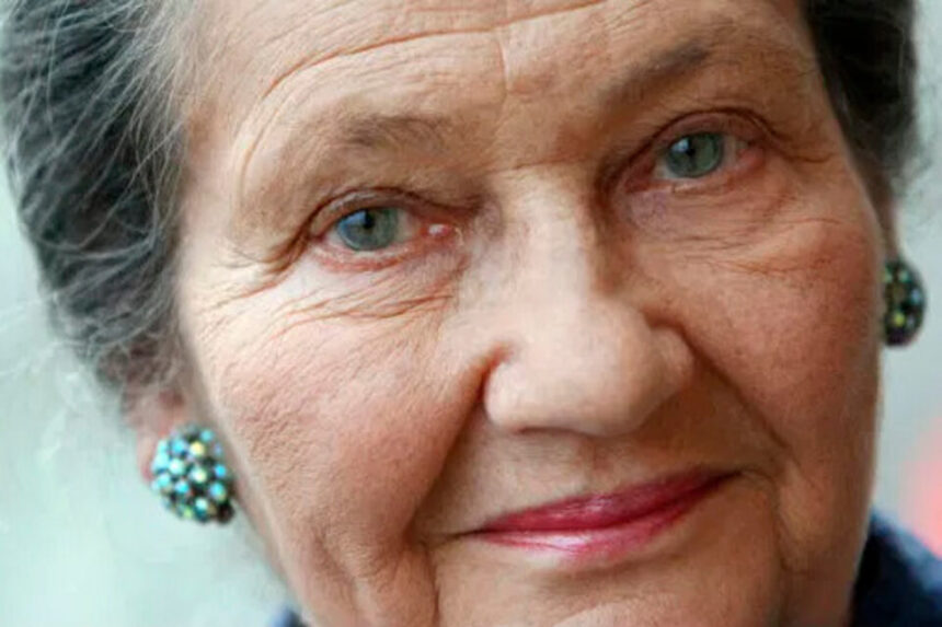 161858-whatsapp-20image-202021-05-12-20at-201-03-40-20pm Quién fue Simone Veil, la mujer cuya biografía le regaló Macron a Alberto Fernández
