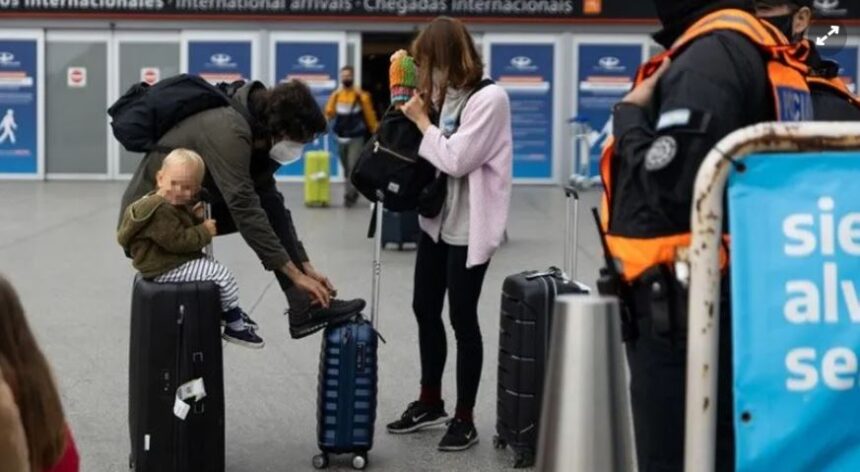 asddsadsd La titular de Migraciones explicó la medida que podría eliminar el cupo de ingreso de viajeros al país