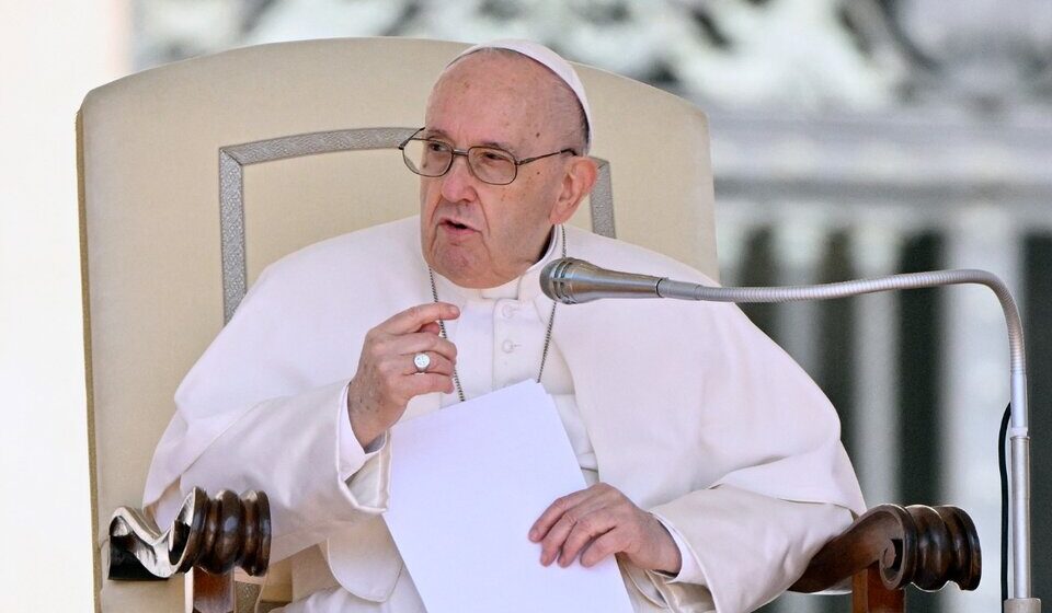 Francisco: “La Iglesia no rechaza a los homosexuales”