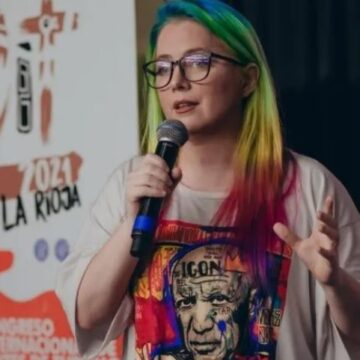 Manuela Calvo, periodista censurada por el caso Arcoiris: «Me defiendo de la criminalización de mi trabajo»