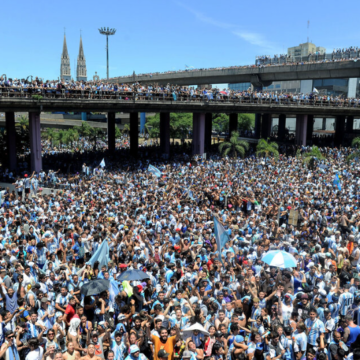 ¿La caravana de la Selección es la movilización más grande de la historia argentina?