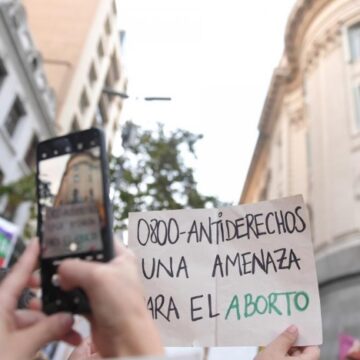 Pañuelazo frente a la Legislatura contra la implementación del 0800Vida de Cynthia Hotton