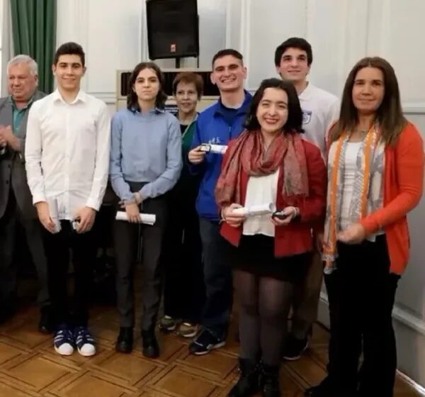 La UBA premió a 6 alumnos de sus colegios que participarán de competencias internacionales