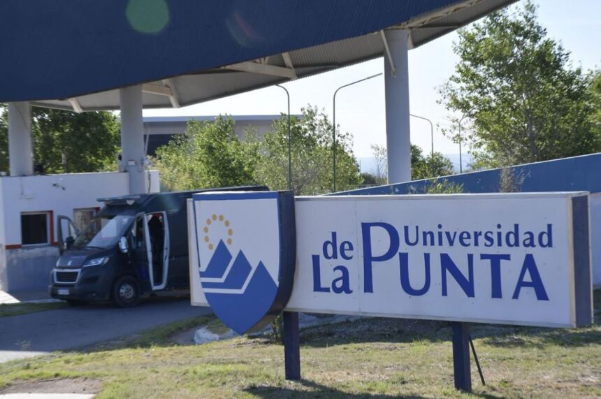 A horas de haber asumido, el gobierno de San Luis intervino la Universidad de La Punta y envió un comando policial para impedir el ingreso
