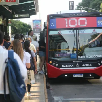 Sindicatos del transporte y organizaciones sociales marchan al Ministerio de Desregulación