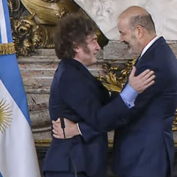 De regreso al país, Milei prepara nuevos decretos para desguazar el Estado