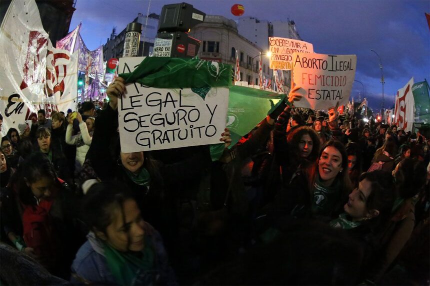 vigilia-en-congreso-por-ley-aborto-Esarapura-20 El Gobierno intentó impedir la inclusión de una organización feminista en la OEA