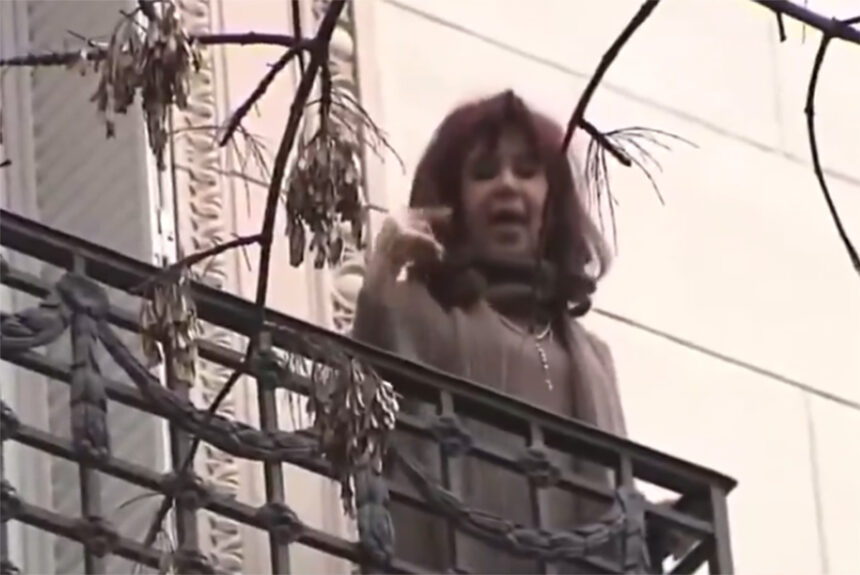 w-CFK-vamos-a-volver “Cristina Libre”: adelantan una campaña global por su liberación