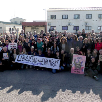 Manifestación frente al penal de Ezeiza por la libertad de Eva Mieri