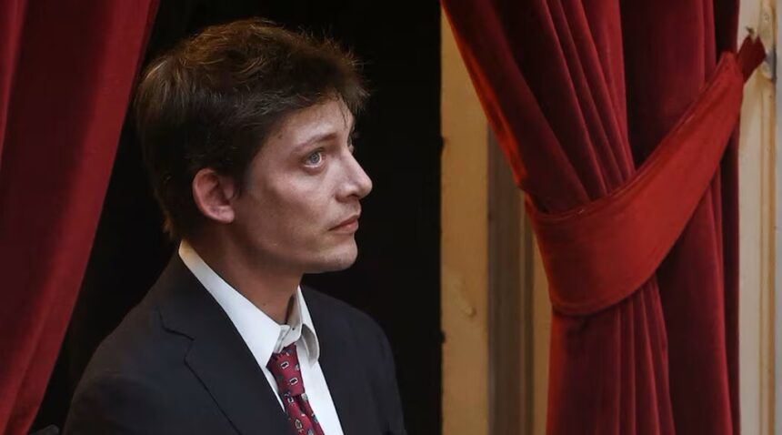 Triunfó el menemismo: Santiago Caputo ya no forma parte de la mesa chica del Gobierno