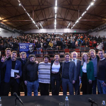 Fuerza Patria se ordena y sale a confrontar a Milei con gestos de unidad