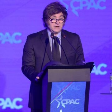 Milei refuerza su mensaje electoral y busca acentuar la polarización con el kirchnerismo