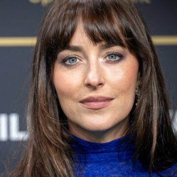 imagen-330 Dakota Johnson deslumbra con un vestido transparente de Gucci en el Festival de Cine de Zúrich