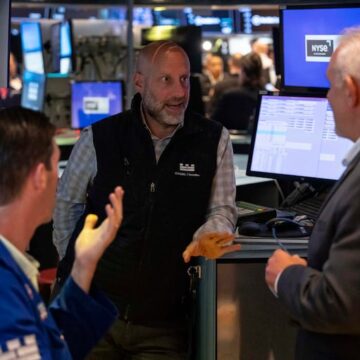 Las acciones argentinas en Wall Street repuntan hasta un 5%, mientras el dólar oficial se incrementa a $1435
