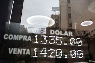imagen-379 El dólar cae drásticamente tras los resultados electorales y el riesgo país disminuye