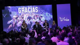 imagen-402 Barrios marginales se alejan del peronismo y respaldan a Javier Milei, según análisis del WSJ