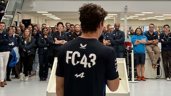 Franco Colapinto se reunió con el equipo de Alpine en su sede