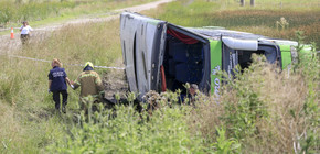 vuelco ruta 2 Accidente de autobús en la ruta 2: se presume que el conductor se quedó dormido