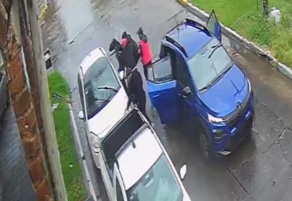 Asalto violento en Isidro Casanova: un hombre herido por disparo durante el robo de su automóvil