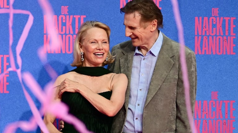 imagen-128 Pamela Anderson confirma su relación con Liam Neeson: «Había sentimientos reales»