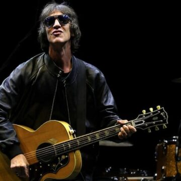 Richard Ashcroft enfrenta una multa y suspensión de licencia por exceso de velocidad
