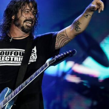 Foo Fighters inicia su gira y rinde homenaje a Pat Smear con una emotiva dedicatoria