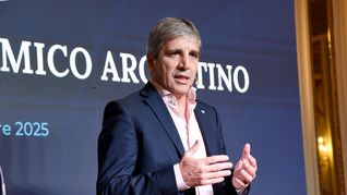 Luis Caputo anuncia superávit fiscal del 1,4% del PIB en 2025