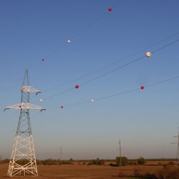 La importancia de las esferas de colores en los cables de alta tensión