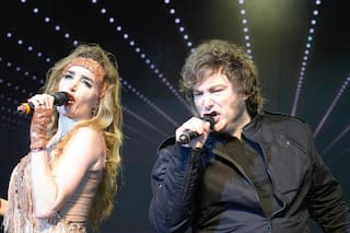 Javier Milei canta con Fátima Florez en el Teatro Radio City