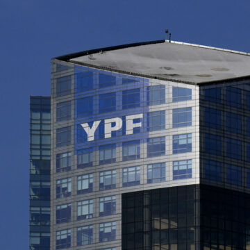 ARGENTINA-OIL-YPF-FEATURE Juicio por YPF: Tribunal estadounidense niega solicitud de Argentina para suspender embargos