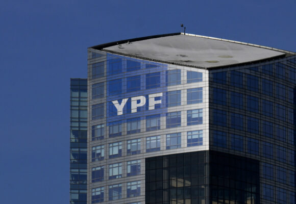 ARGENTINA-OIL-YPF-FEATURE Juicio por YPF: Tribunal estadounidense niega solicitud de Argentina para suspender embargos
