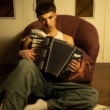 imagen-303 Tobika sorprende con «Re Solo», una fusión de ritmos urbanos con reminiscencias folclóricas