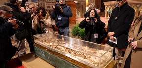 Restos de San Francisco de Asís son exhibidos a 800 años de su fallecimiento