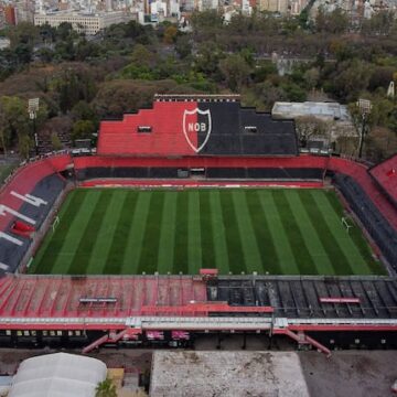 imagen-319 Violento ataque al predio de Newell’s: lanzan una bomba molotov contra el vehículo de un jugador