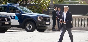 Reunión de gabinete en Casa Rosada. Luis Caputo. 24.02.2026 Foto Maxi Failla Caputo busca captar argendólares por 2.000 millones de dólares a través de «minicuotas»