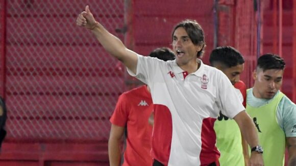 La posición del entrenador de Huracán sobre el encuentro frente a River: “En nuestra cancha y con nuestra gente”