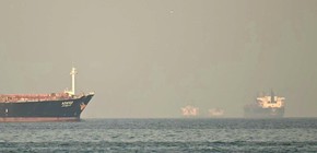 imagen-304 Un petrolero pakistaní navega por el estrecho de Ormuz en un contexto de bloqueos