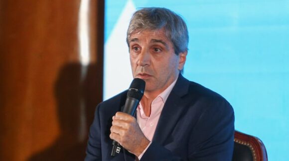 imagen-41 Luis Caputo reafirma su estrategia económica y critica al kirchnerismo: «Pasará a ser irrelevante»