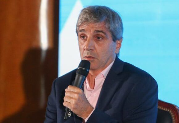 imagen-41 Luis Caputo reafirma su estrategia económica y critica al kirchnerismo: «Pasará a ser irrelevante»