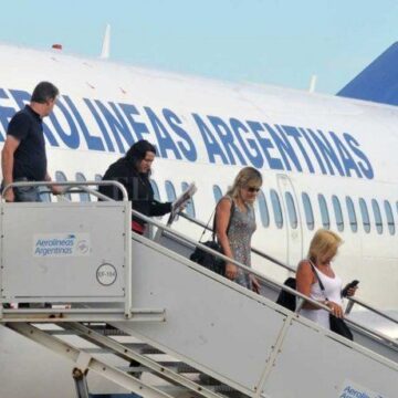 Detención por fraude en el sistema de millas de Aerolíneas Argentinas que habría causado pérdidas de casi 500.000 dólares