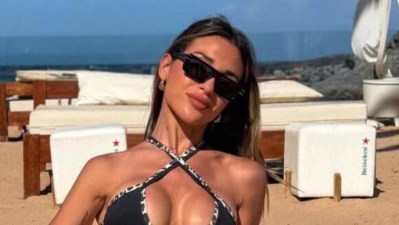 imagen-114 Agustina Gandolfo deslumbra desde Tenerife con un microbikini animal print