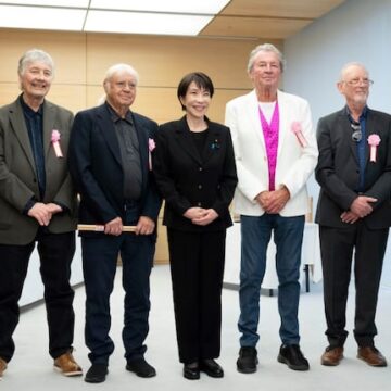 Encuentro inusual entre la primera ministra de Japón y la banda Deep Purple