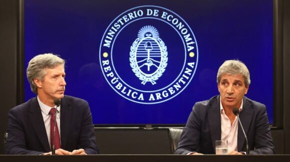 Estrategia de Caputo busca reunir US$10.000 millones y cumplir con los pagos de deuda
