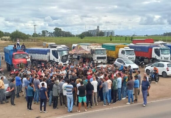 Solicitan el levantamiento de bloqueos en el Puerto de Quequén