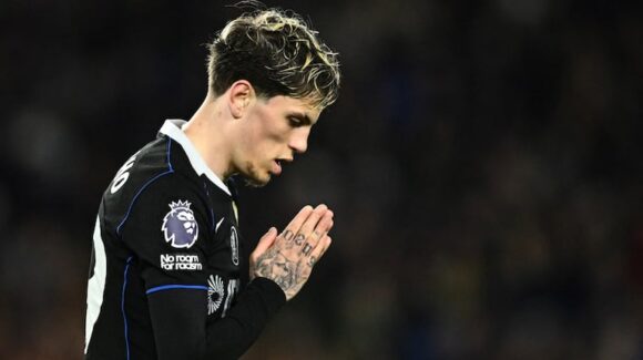 Nicky Butt critica a Garnacho en medio de la crisis del Chelsea